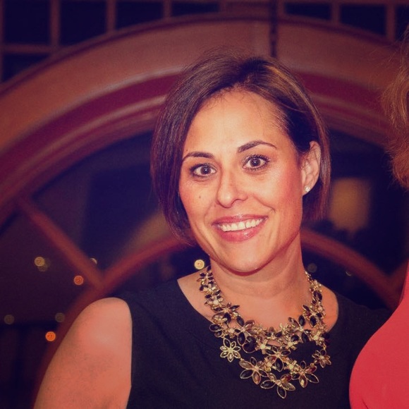 Meet your Posher, Lisa - Picture 1 of 1